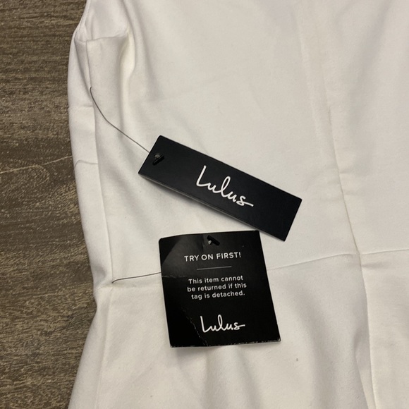 Super sexy LULU’S dress it up with a nice belt and high heels - Picture 8 of 10